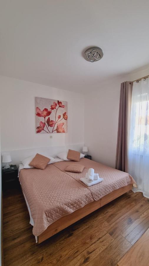 Apartmani Palma Novalja Exterior photo