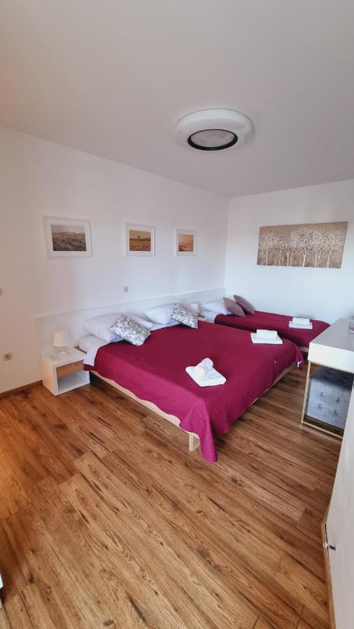 Apartmani Palma Novalja Exterior photo