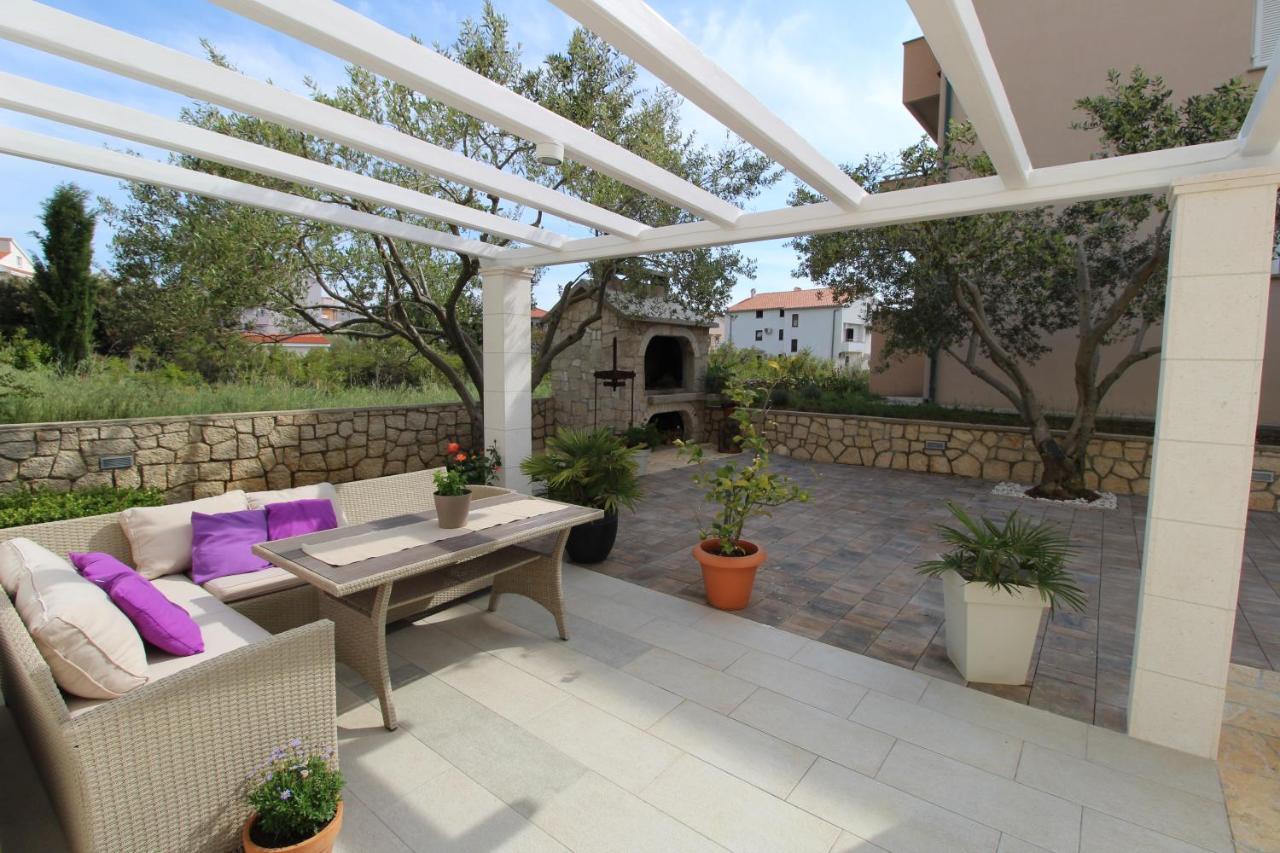 Apartmani Palma Novalja Exterior photo
