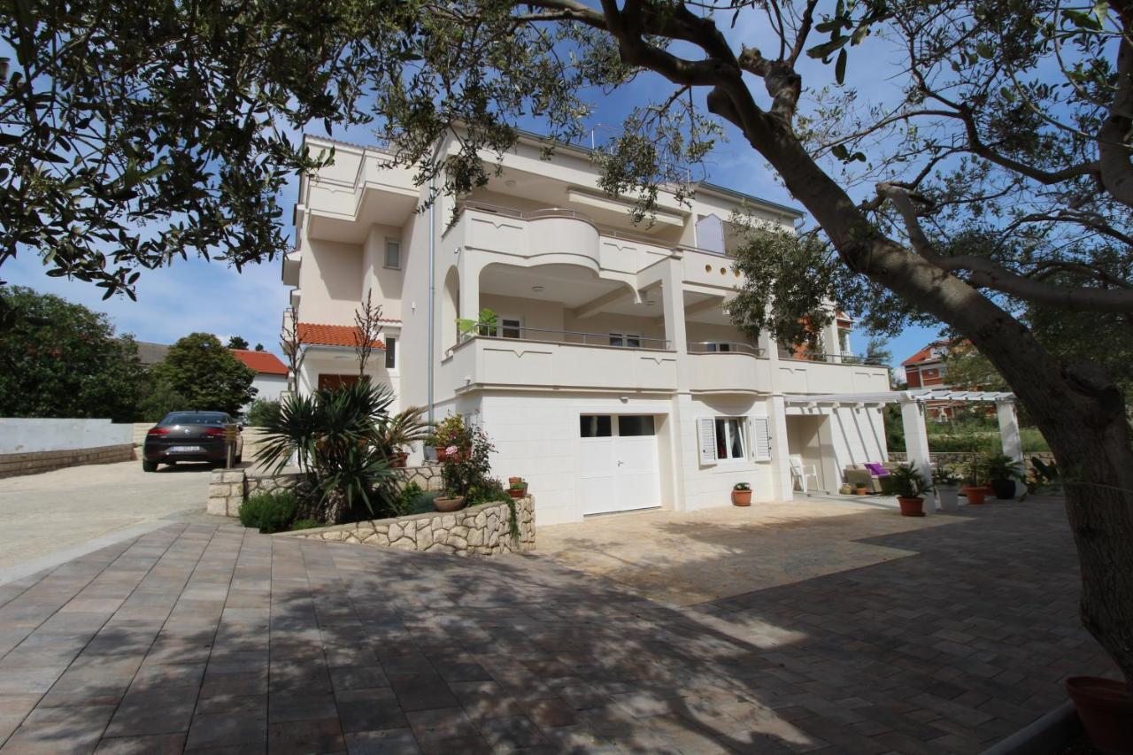 Apartmani Palma Novalja Exterior photo